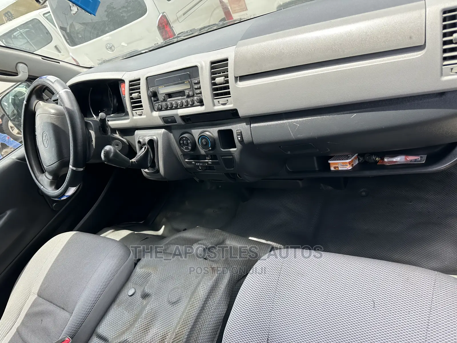 Toyota HiAce 2010 White