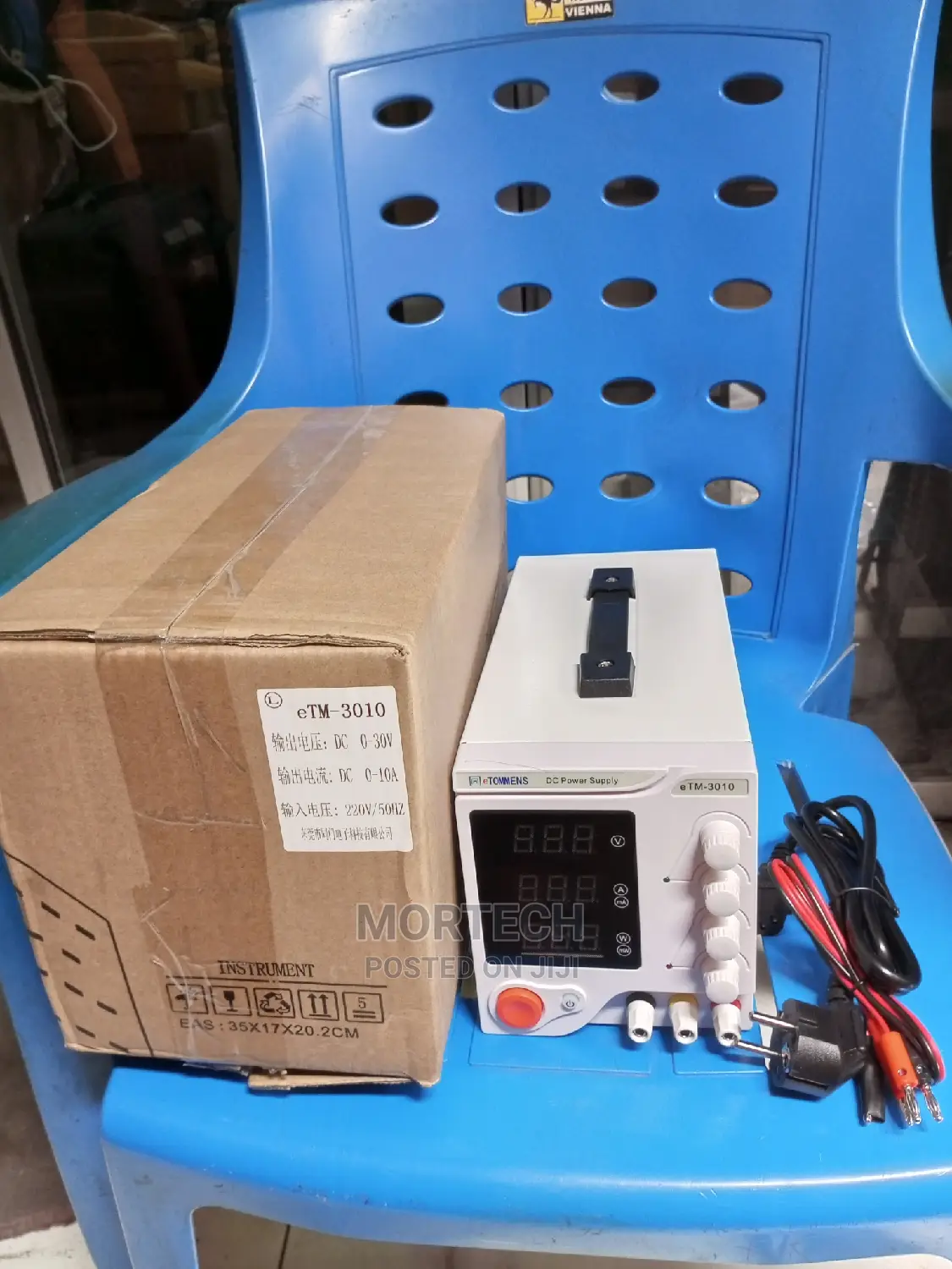 DC Power Supply Variable 30V 10A
