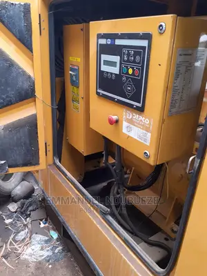250kva Manual Caterpillar Soundproof Gen