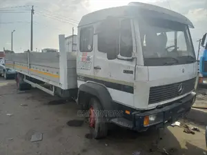 Mercedes Truck 1320 28feet