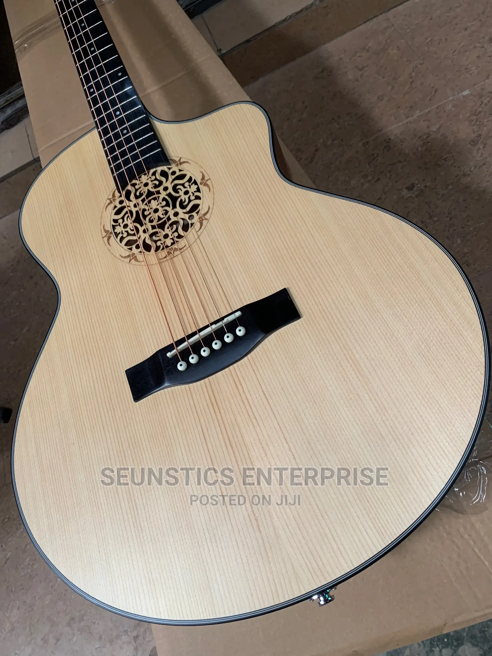 Quality Tayste Electro Acoustic Guitar