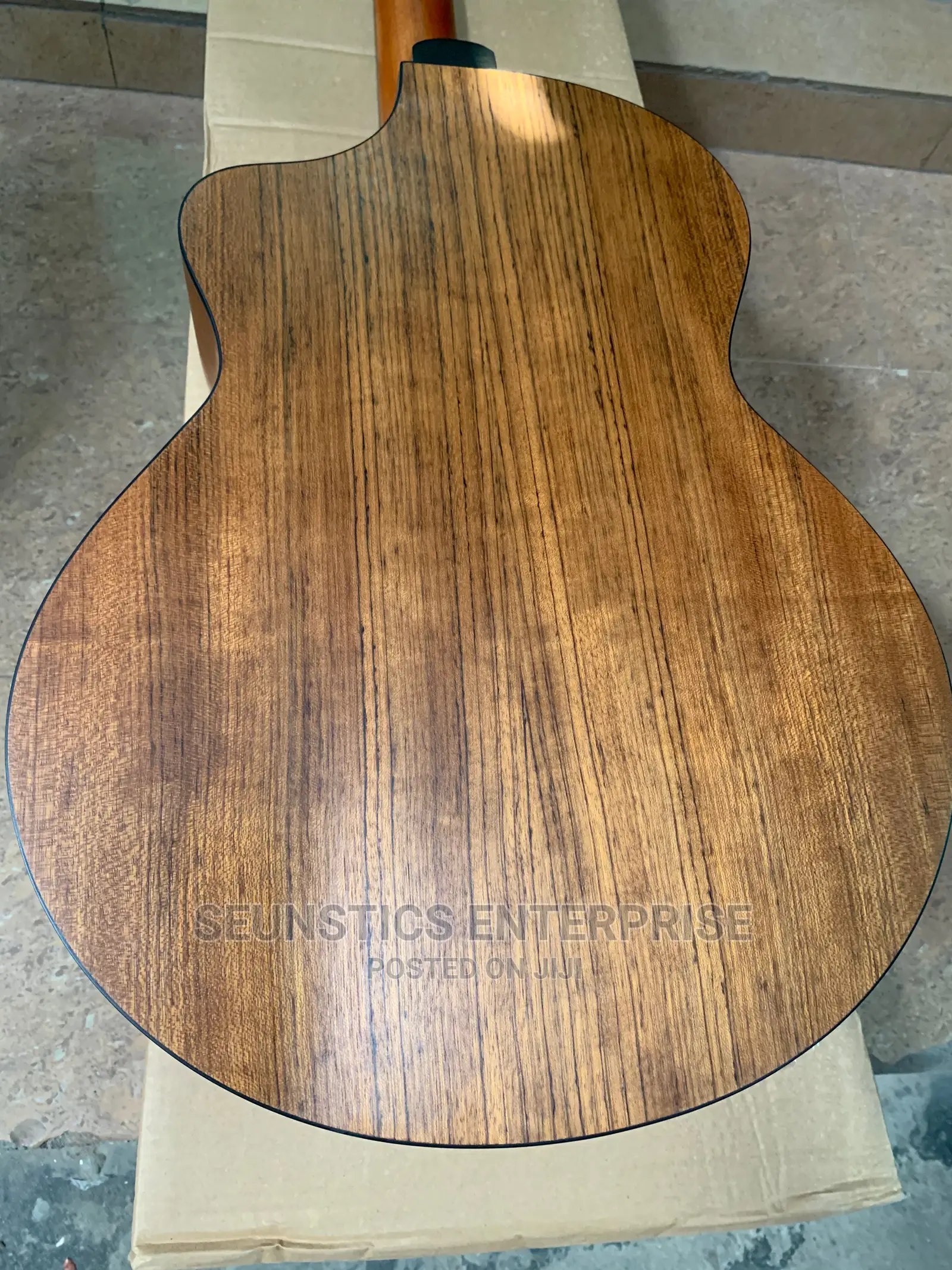 Quality Tayste Electro Acoustic Guitar