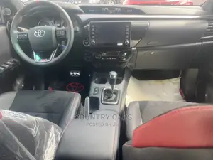 Toyota Hilux 2022 Black