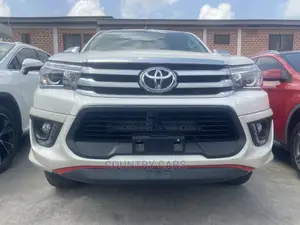 Toyota Hilux 2020 White