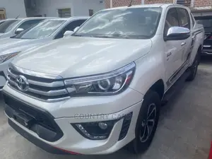 Toyota Hilux 2020 White