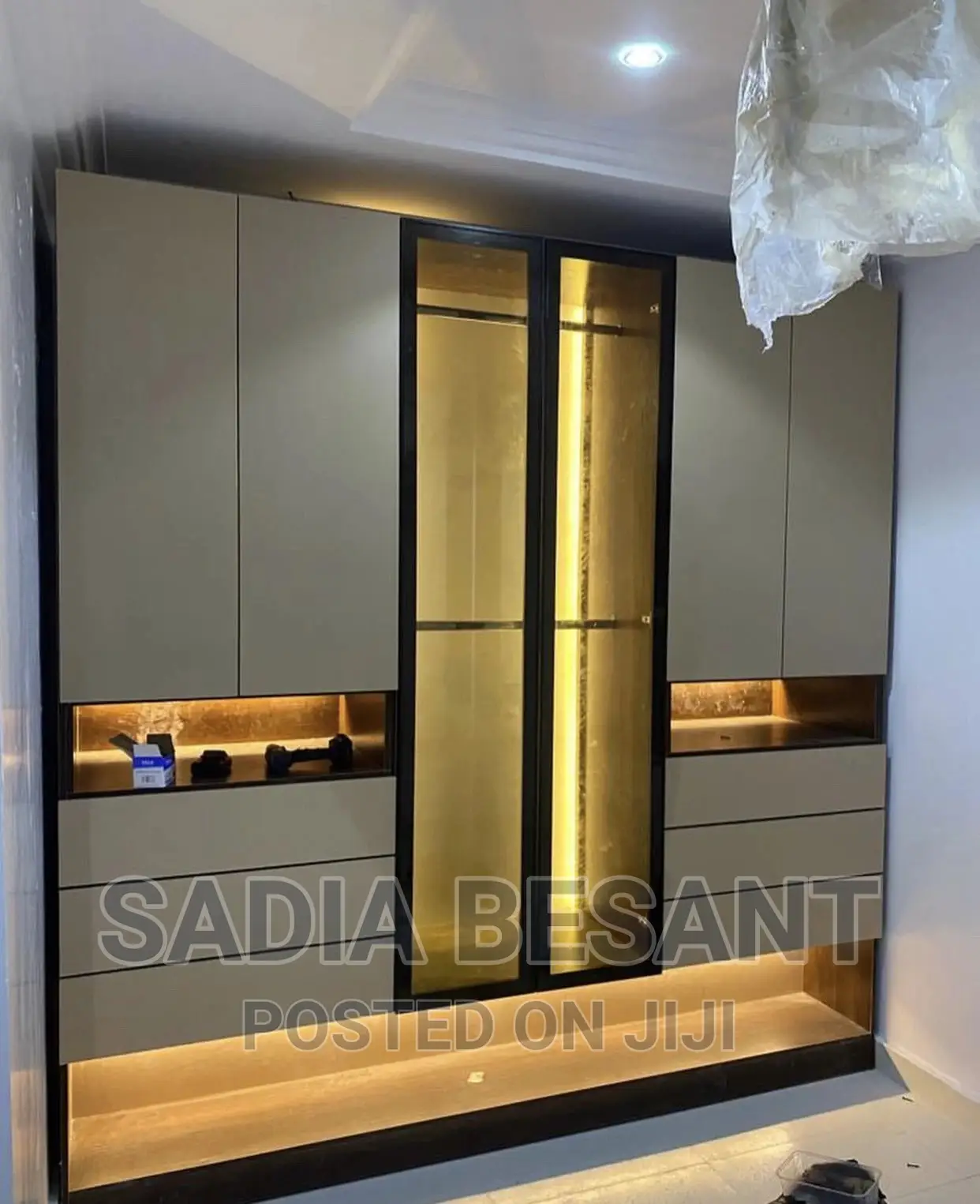 Wardrobe With Lighting