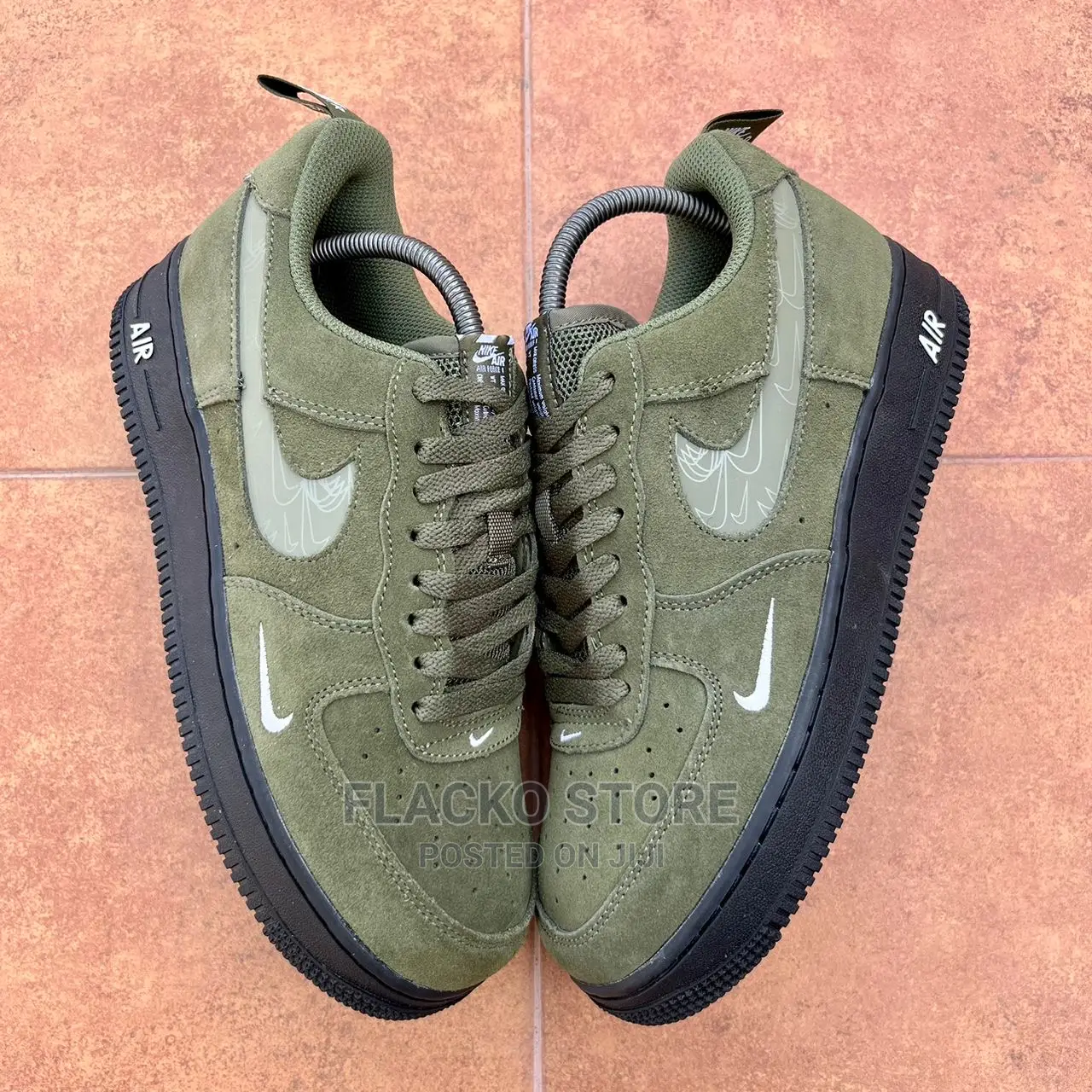 tenis nike air force 1 07 lv8 volt swoosh