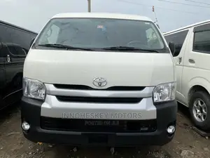 Toyota HiAce 2013 White