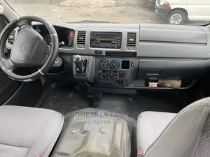 Toyota HiAce 2010 White