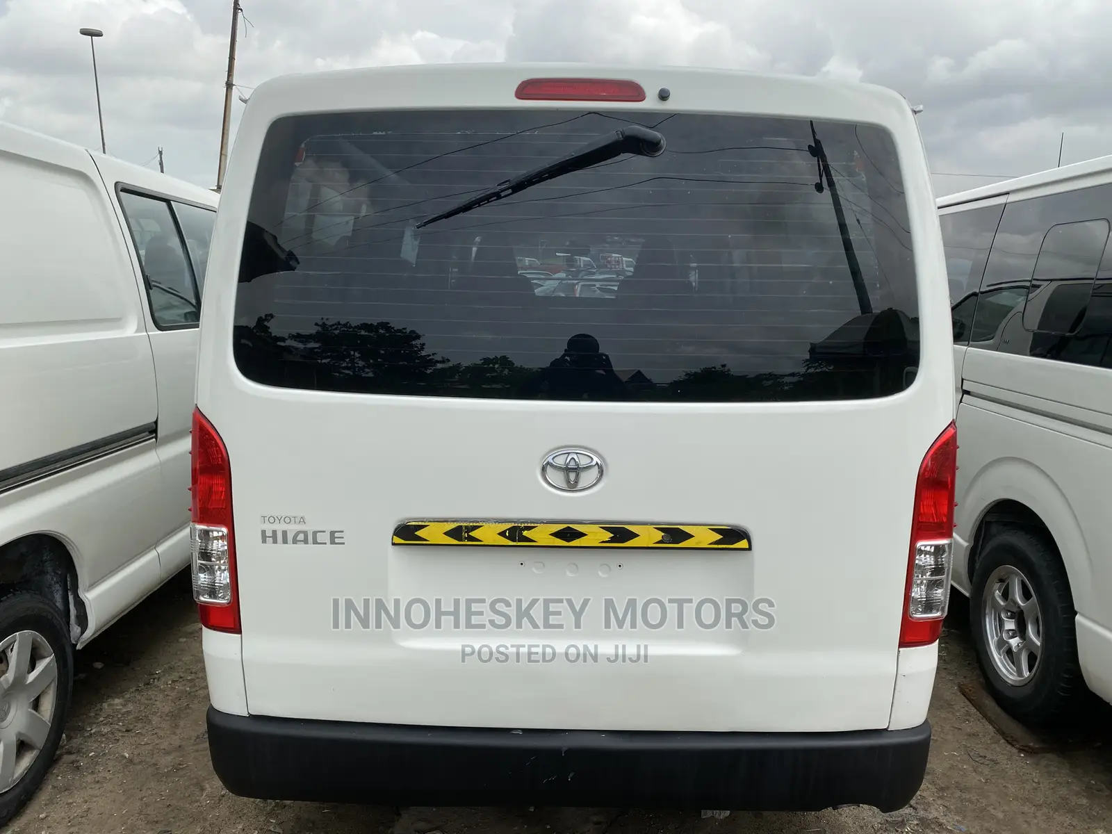 Toyota HiAce 2010 White