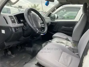 Toyota HiAce 2010 White