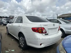 Toyota Corolla LE 4dr Sedan (1.8L 4cyl 4A) 2010 White
