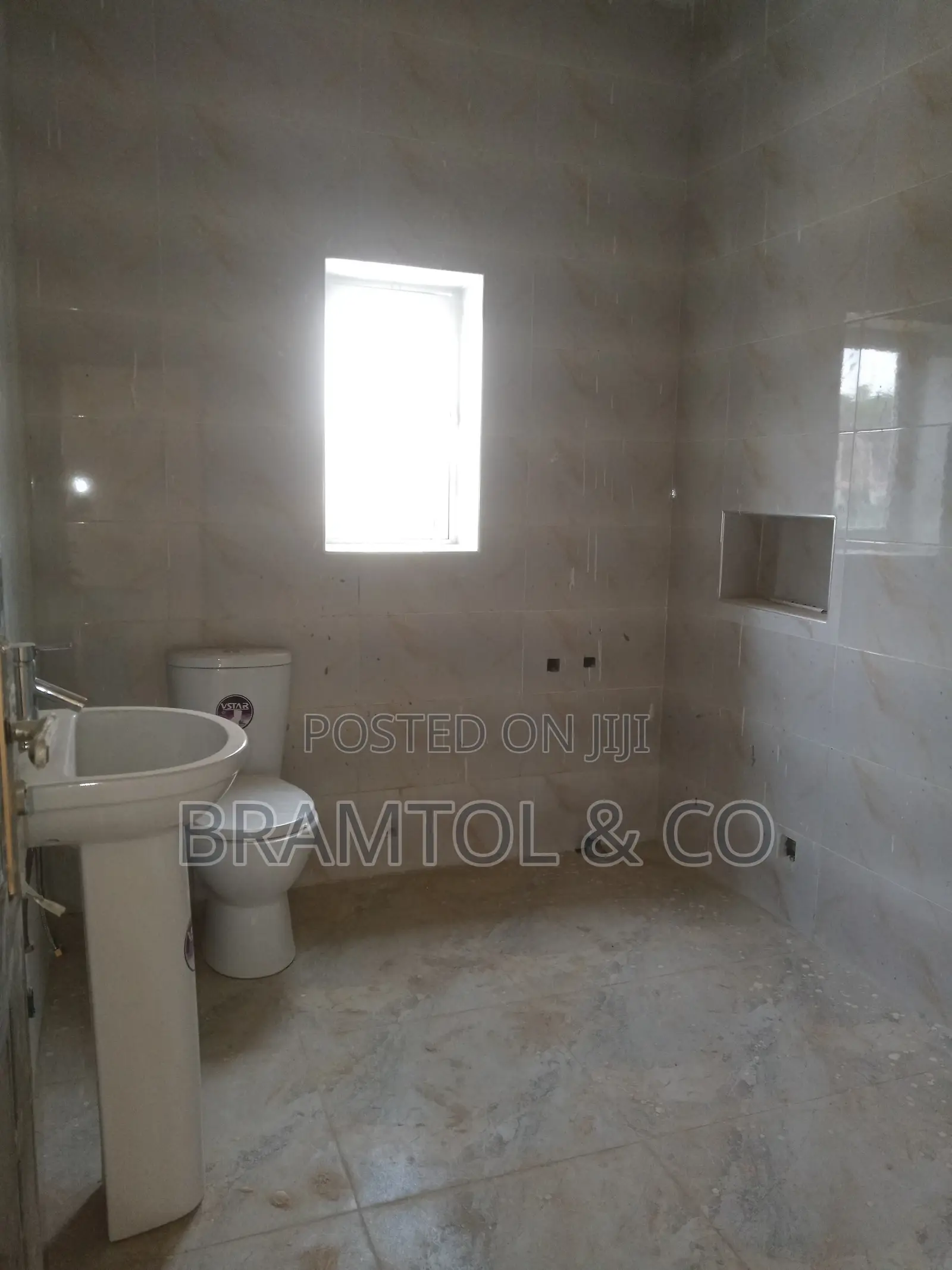 4bdrm Terraced in Guzape Sale