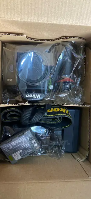 Nikon D90 With Lens 18-105mm