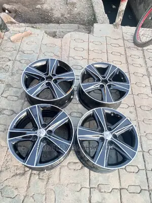 Toyota Camry Sport 17rim