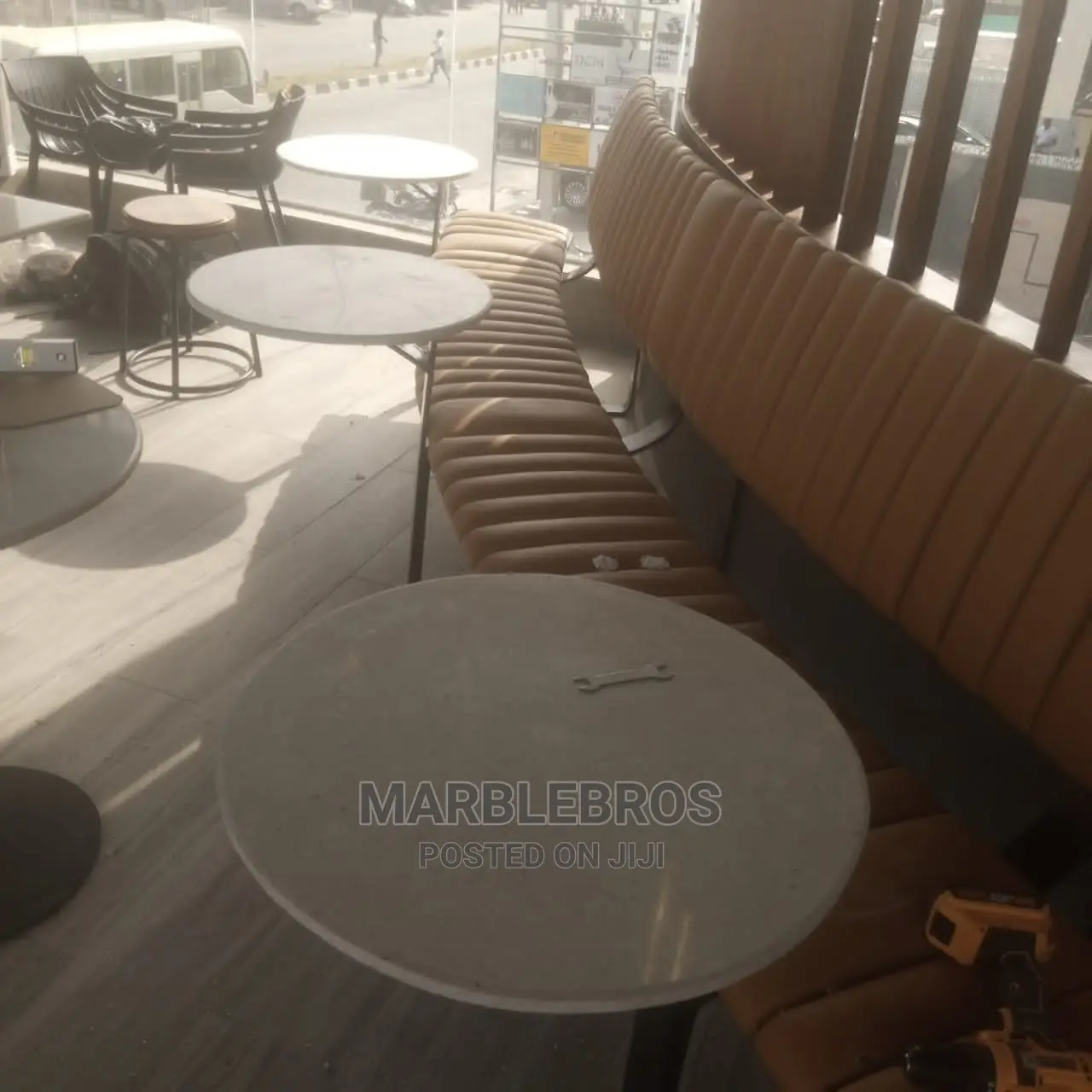 White Marble Round Table Design Mb