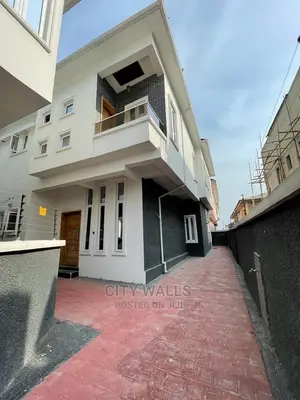 4bdrm Duplex in Chevron for sale