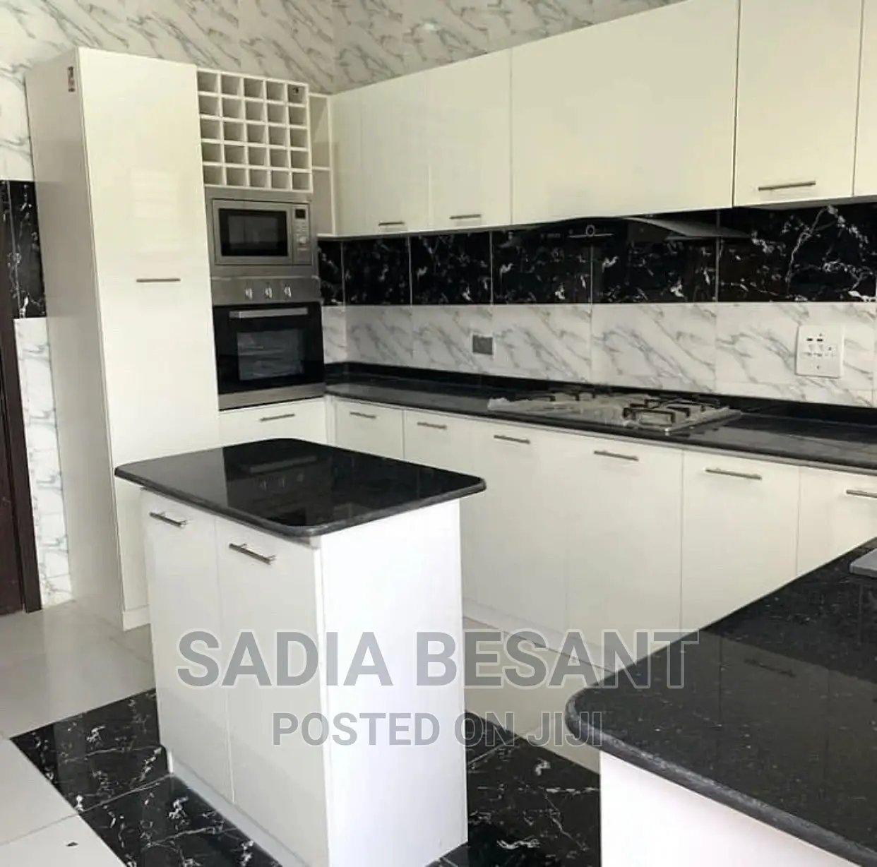 Medium Space Kitchen Design With Accessories