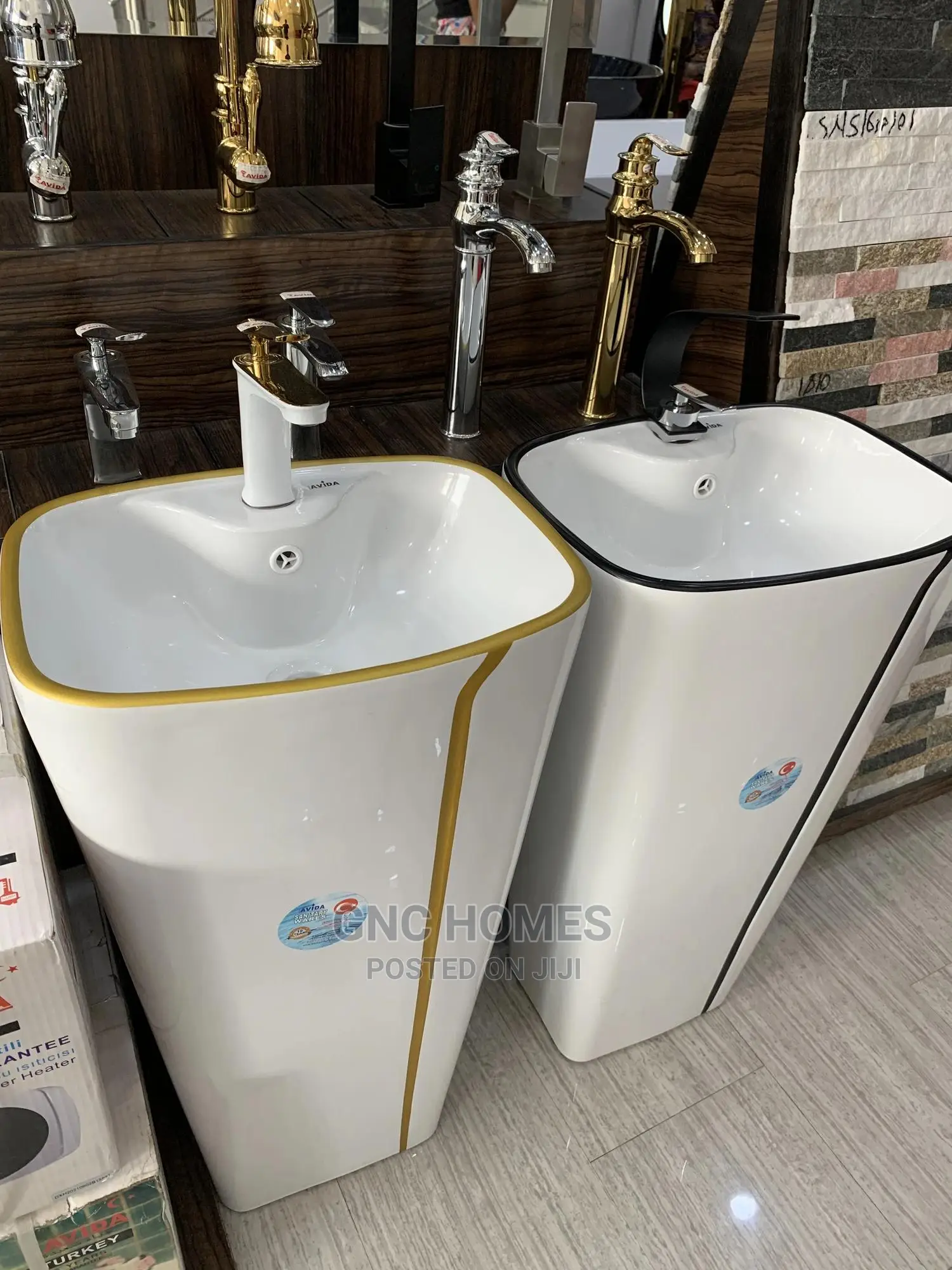 Free Standing Basin Black/ Gold