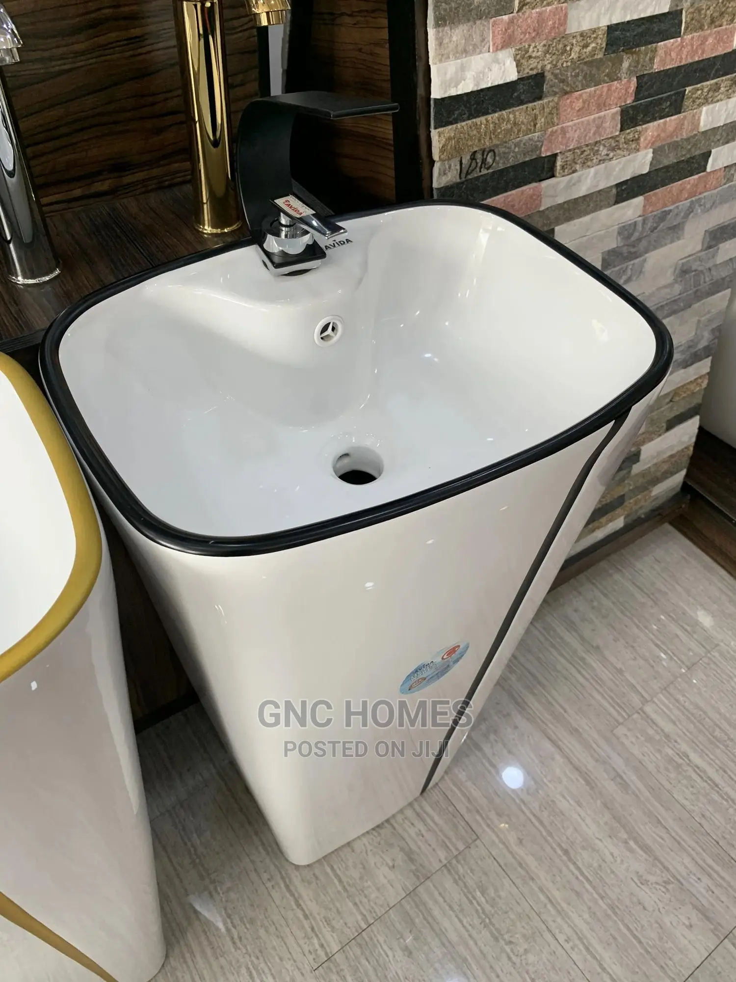Free Standing Basin Black/ Gold