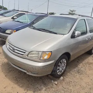 Toyota Sienna LE 2003 Gold