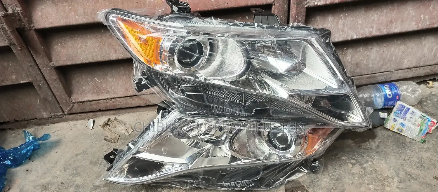 Set of Headlamp Venza 2010/2012