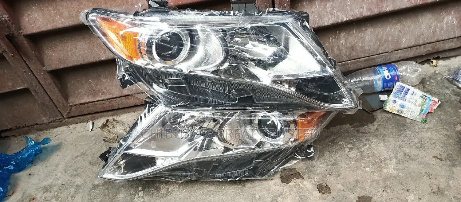 Set of Headlamp Venza 2010/2012