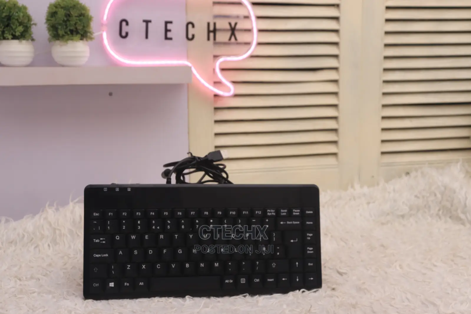 PERIBOARD-409 H - Wired USB Mini Keyboard Extra USB Ports
