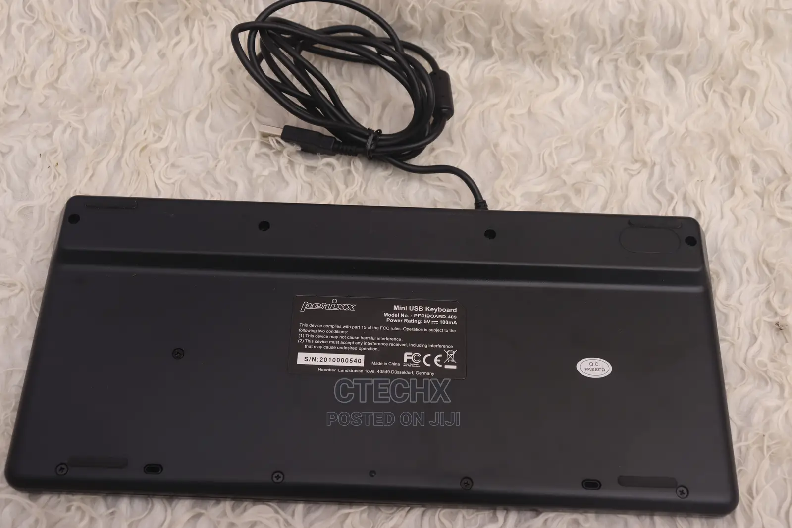 PERIBOARD-409 H - Wired USB Mini Keyboard Extra USB Ports