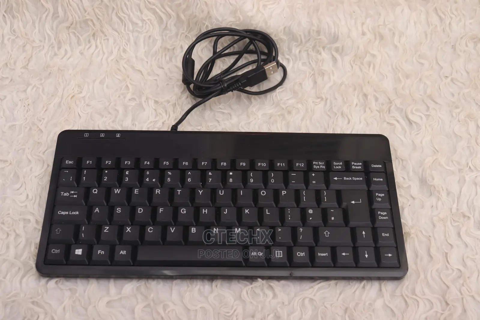 PERIBOARD-409 H - Wired USB Mini Keyboard Extra USB Ports