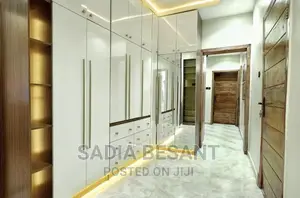 Luxury Closet
