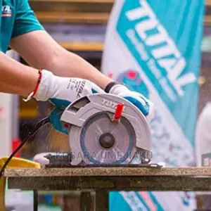 Total 1400w Circular Saw 71⁄4 Inches