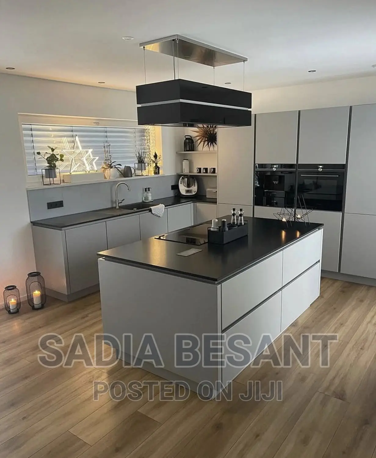 Luxury Kitchen Design With Accessories