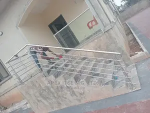 Rail/Glass Stairway