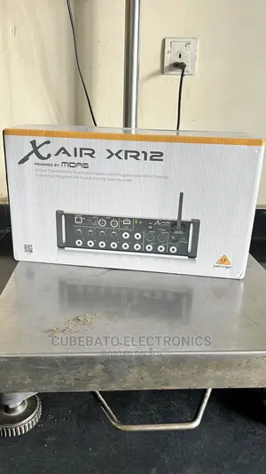 Behringer Xr12