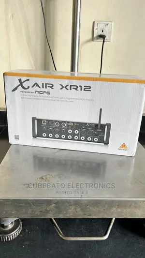 Behringer Xr12