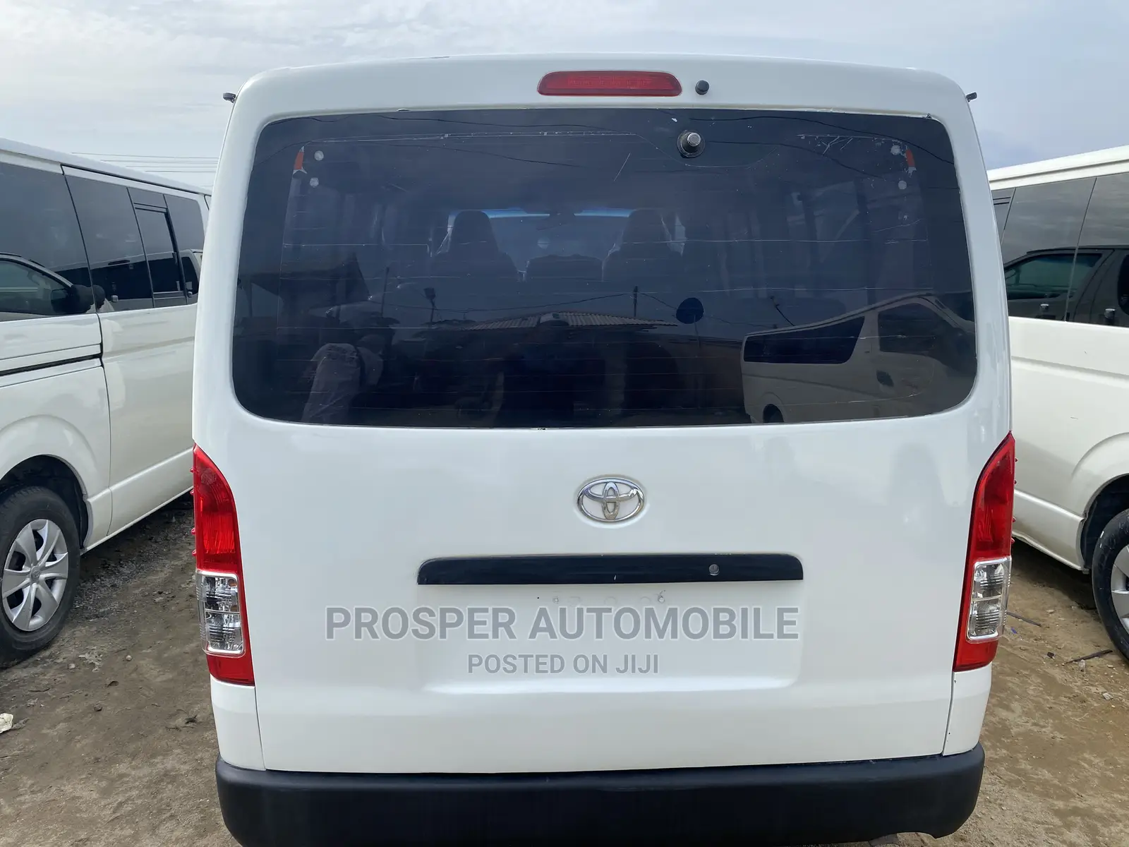 Toyota HiAce 2010 White
