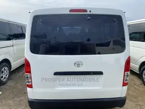 Toyota HiAce 2010 White