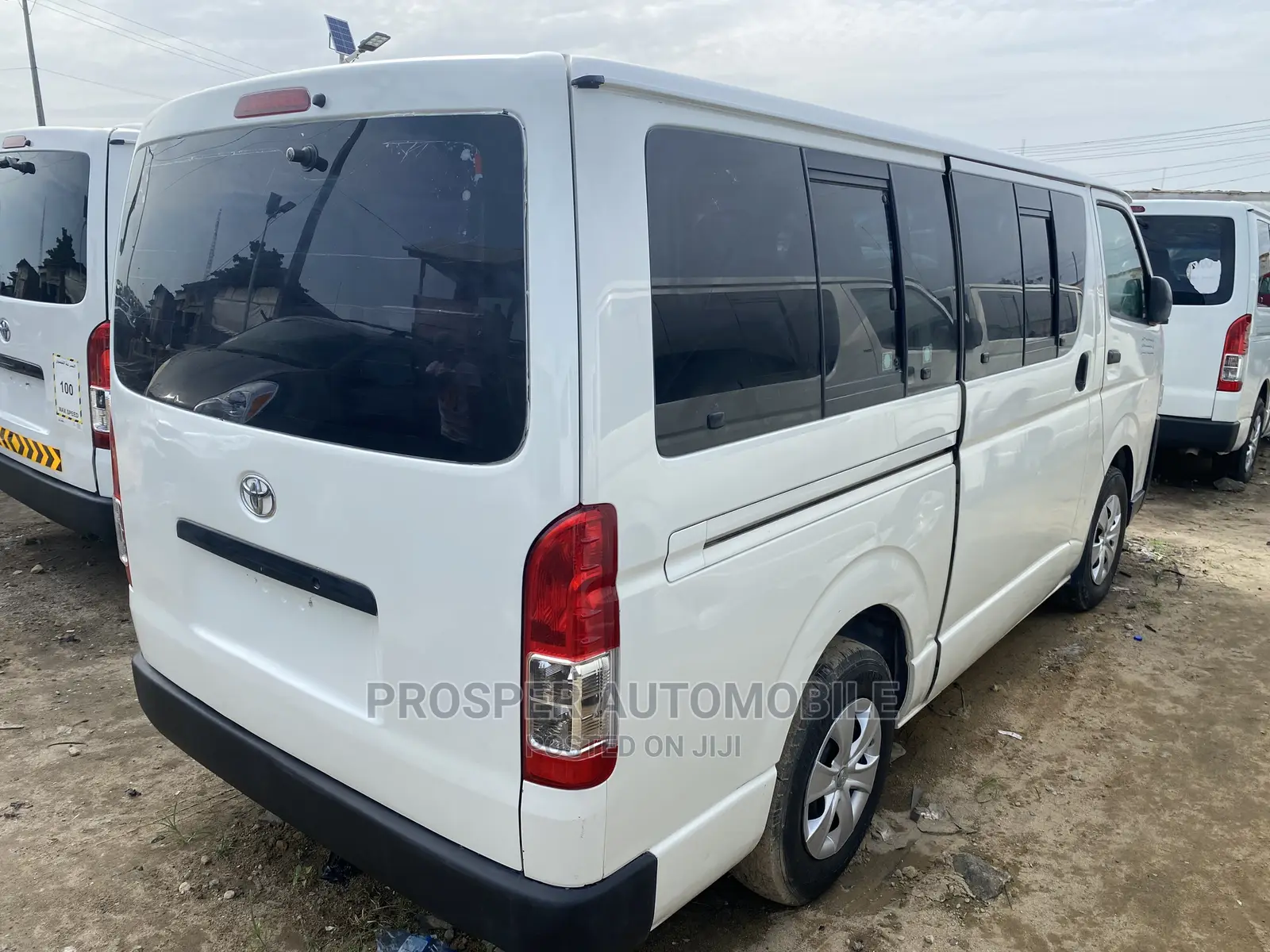 Toyota HiAce 2010 White