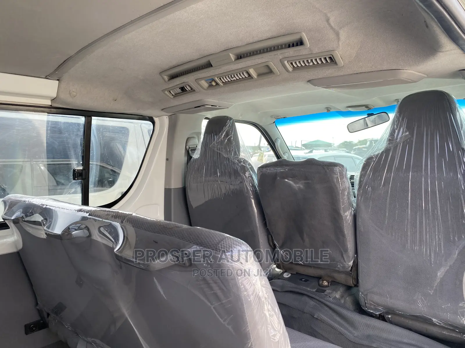 Toyota HiAce 2010 White