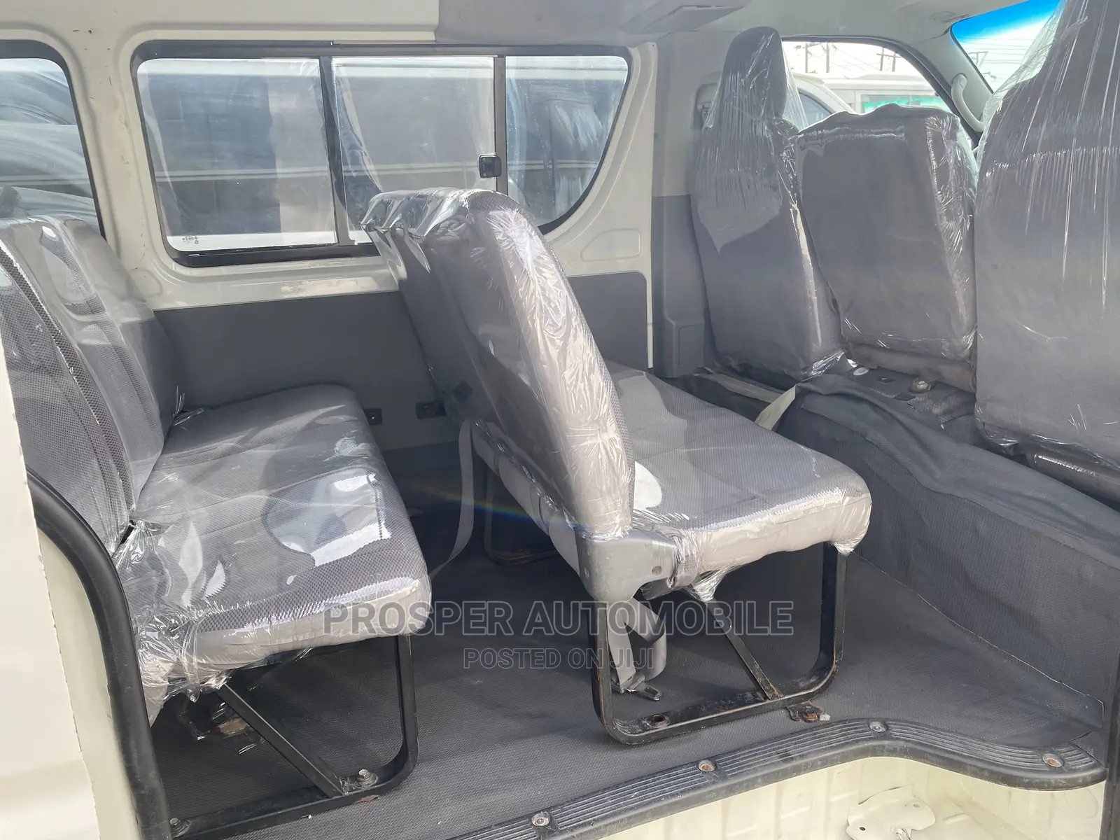 Toyota HiAce 2010 White