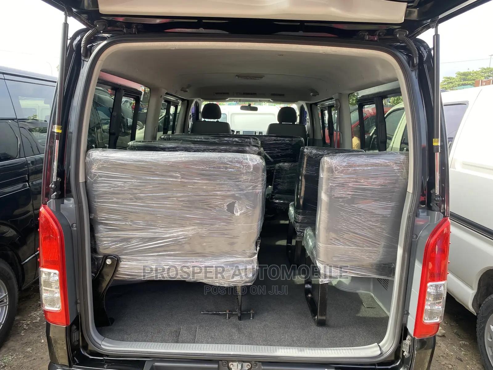 Toyota HiAce 2010 Black