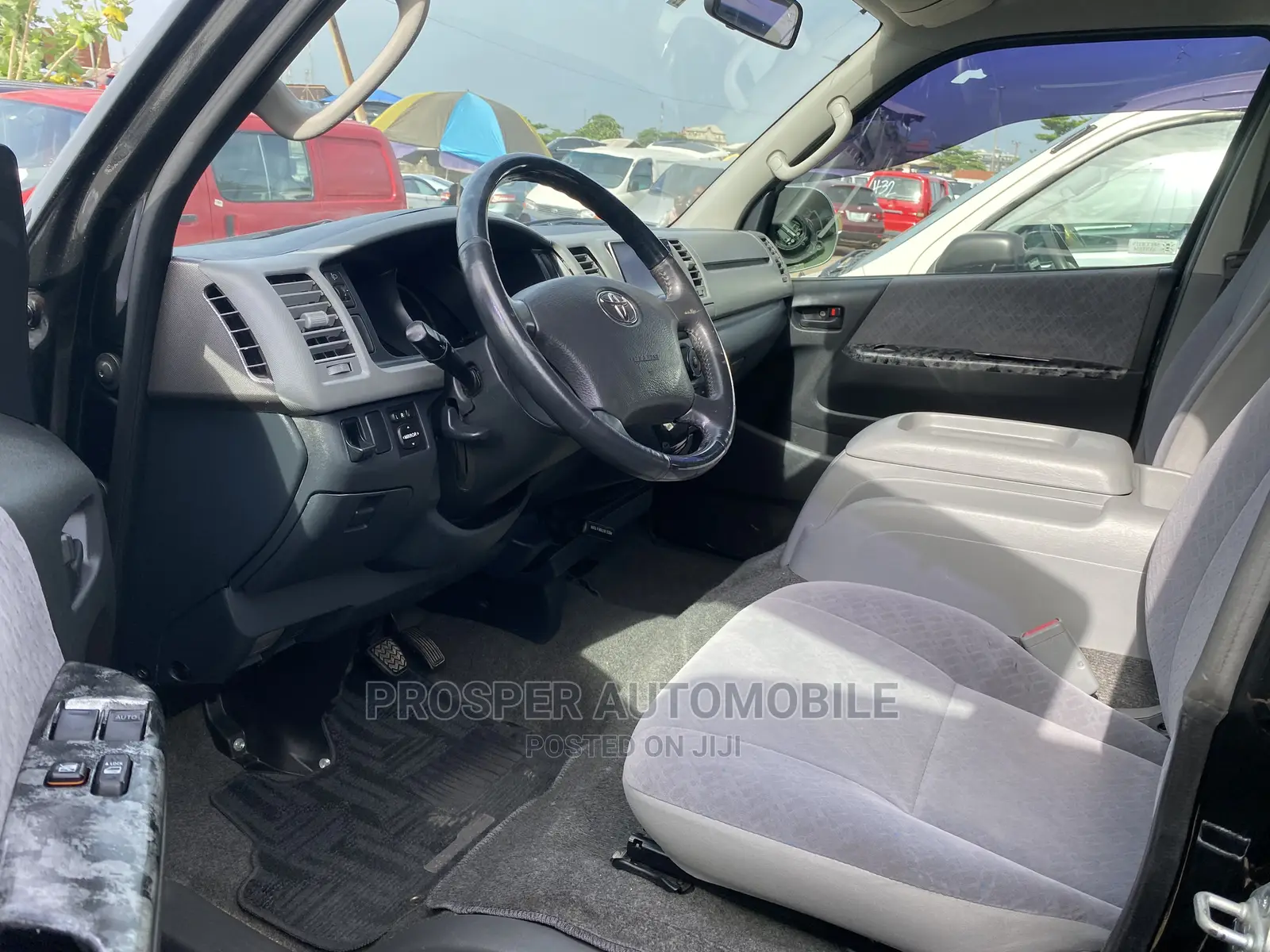 Toyota HiAce 2010 Black