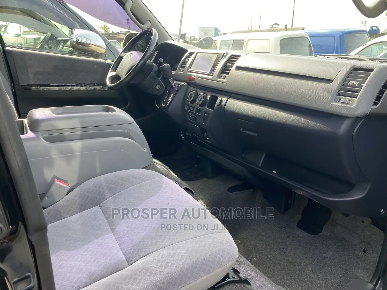 Toyota HiAce 2010 Black