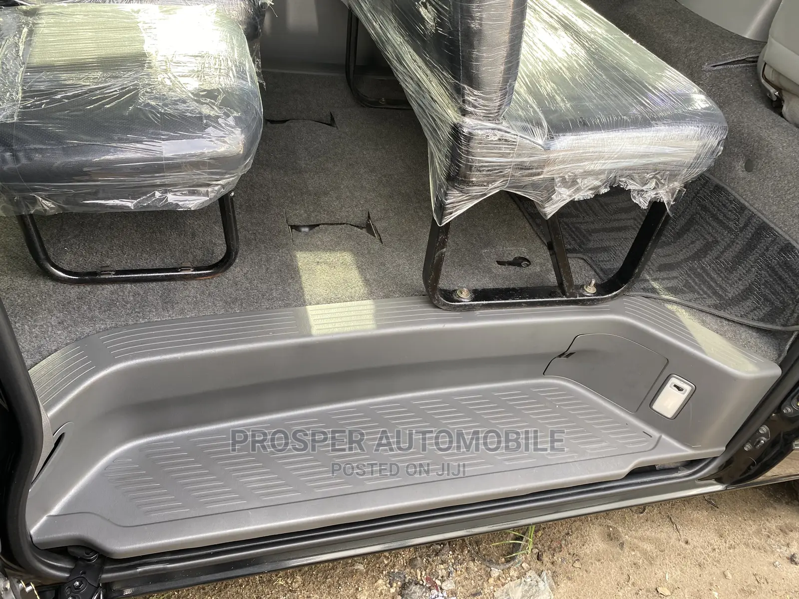 Toyota HiAce 2010 Black