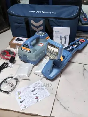 Pipe and Cable Locator Rd8200