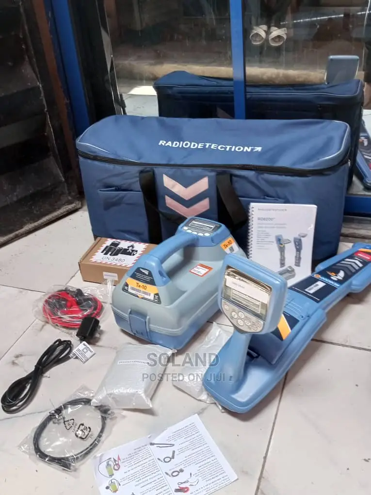 Pipe and Cable Locator Rd8200