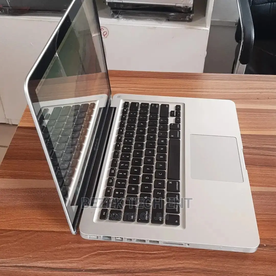 New Laptop Apple MacBook Pro 8GB Intel Core I5 HDD 320GB