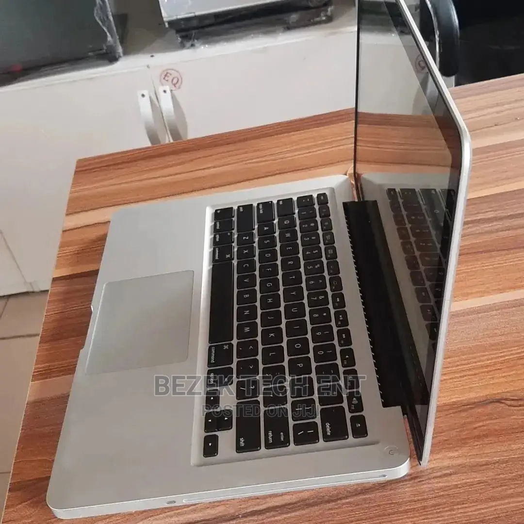 New Laptop Apple MacBook Pro 8GB Intel Core I5 HDD 320GB