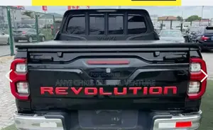 Toyota Hilux? Booth Cover Fibre Folding